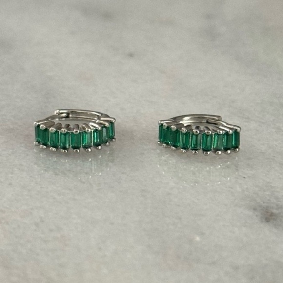 NEW STOCK Sterling Silver Green Crystal Thick Huggie Hoop Earrings - Picture 1 of 5